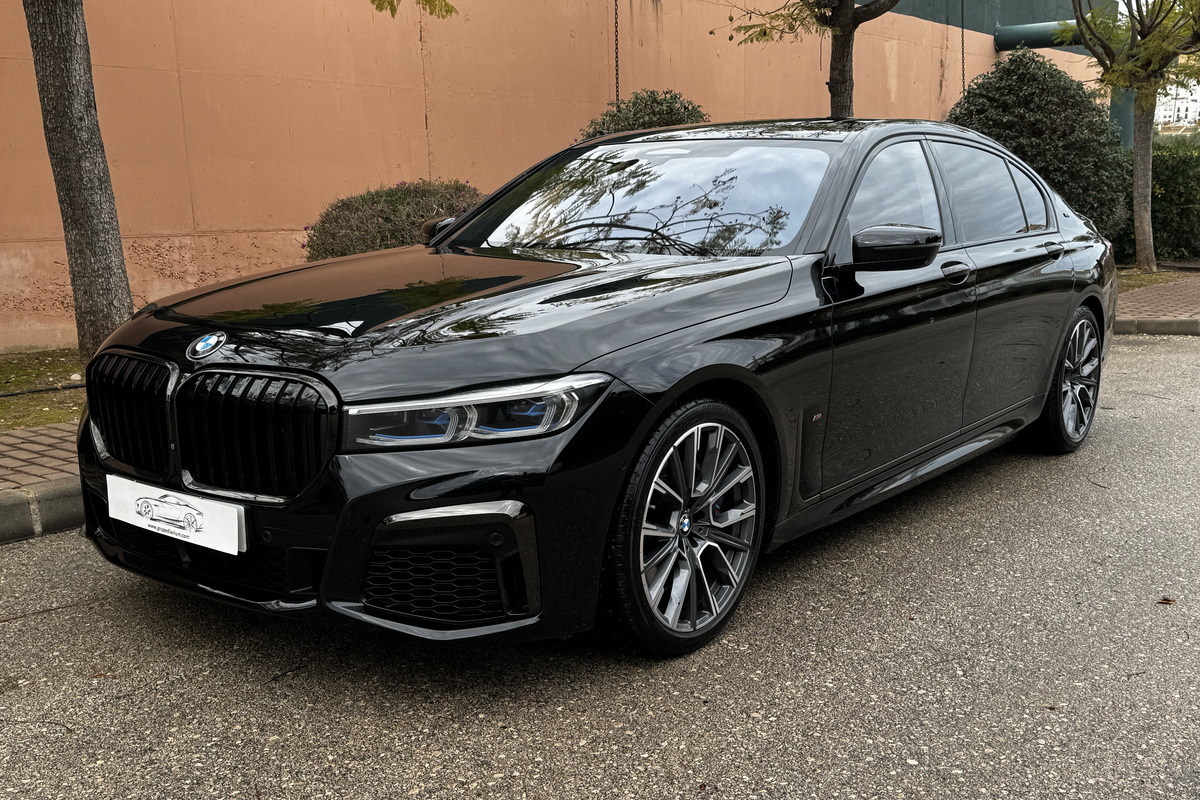 BMW M760Li xDrive 585cv